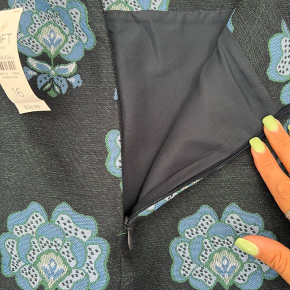 LOFT Outlet Navy Blue Floral Textured Skirt, Size 16W, NWT - Picture 5 of 5